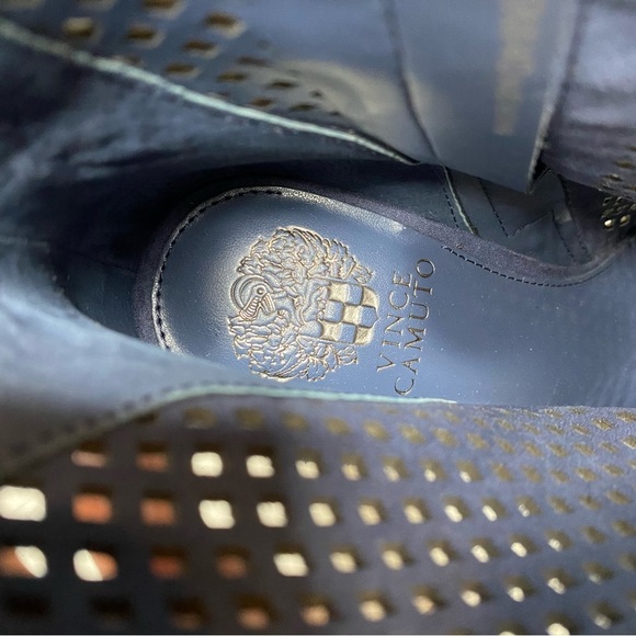 Vince Camuto Yolandal Blue Cutout Suede Pointy Toe Heeled Bootie 9M - Picture 13 of 15